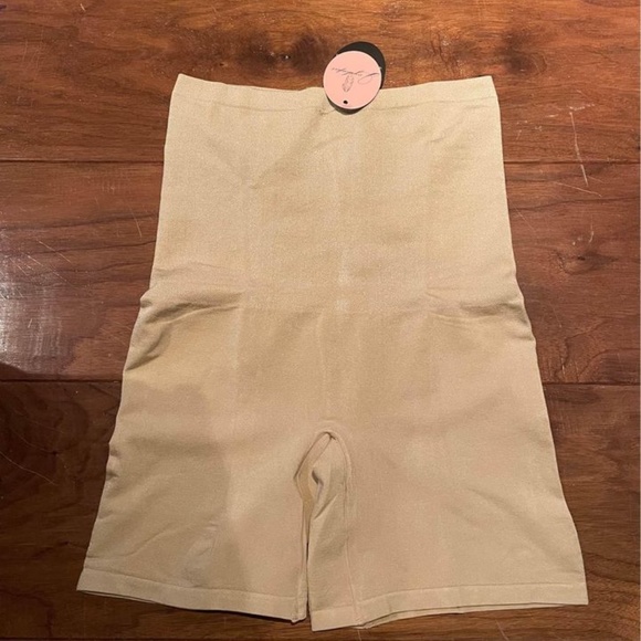 Body Shaper - Picture 2 of 2